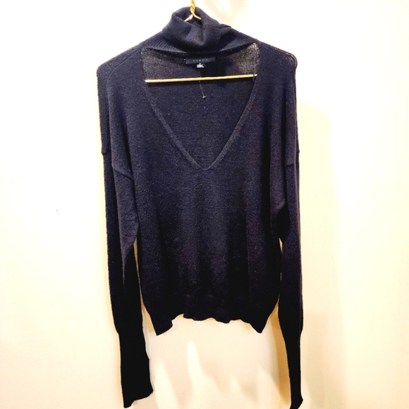 CYRUS Black VNeck Turf Long Sleeves Sweater size M - Picture 1 of 10